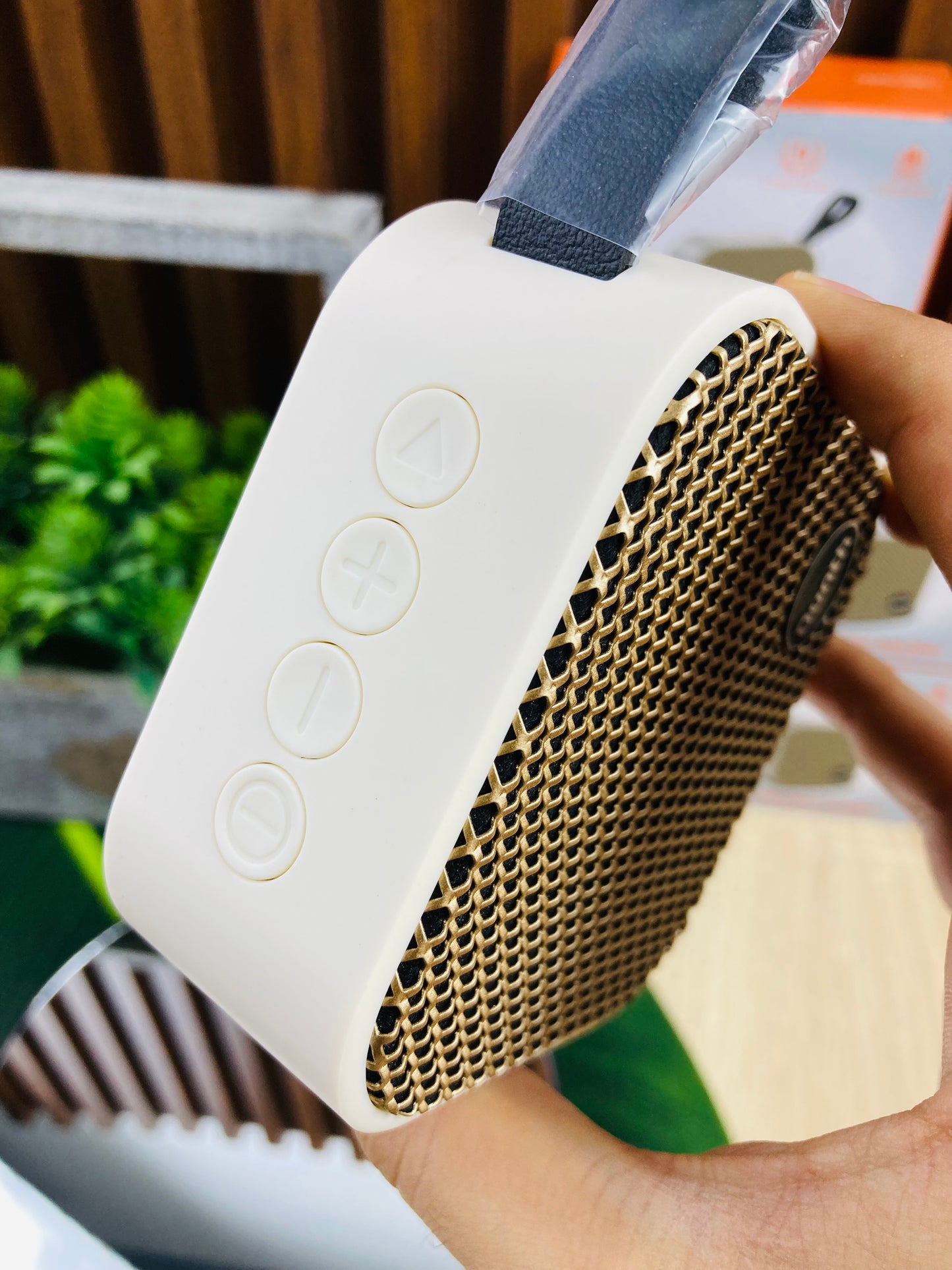 Luxury speaker dunth