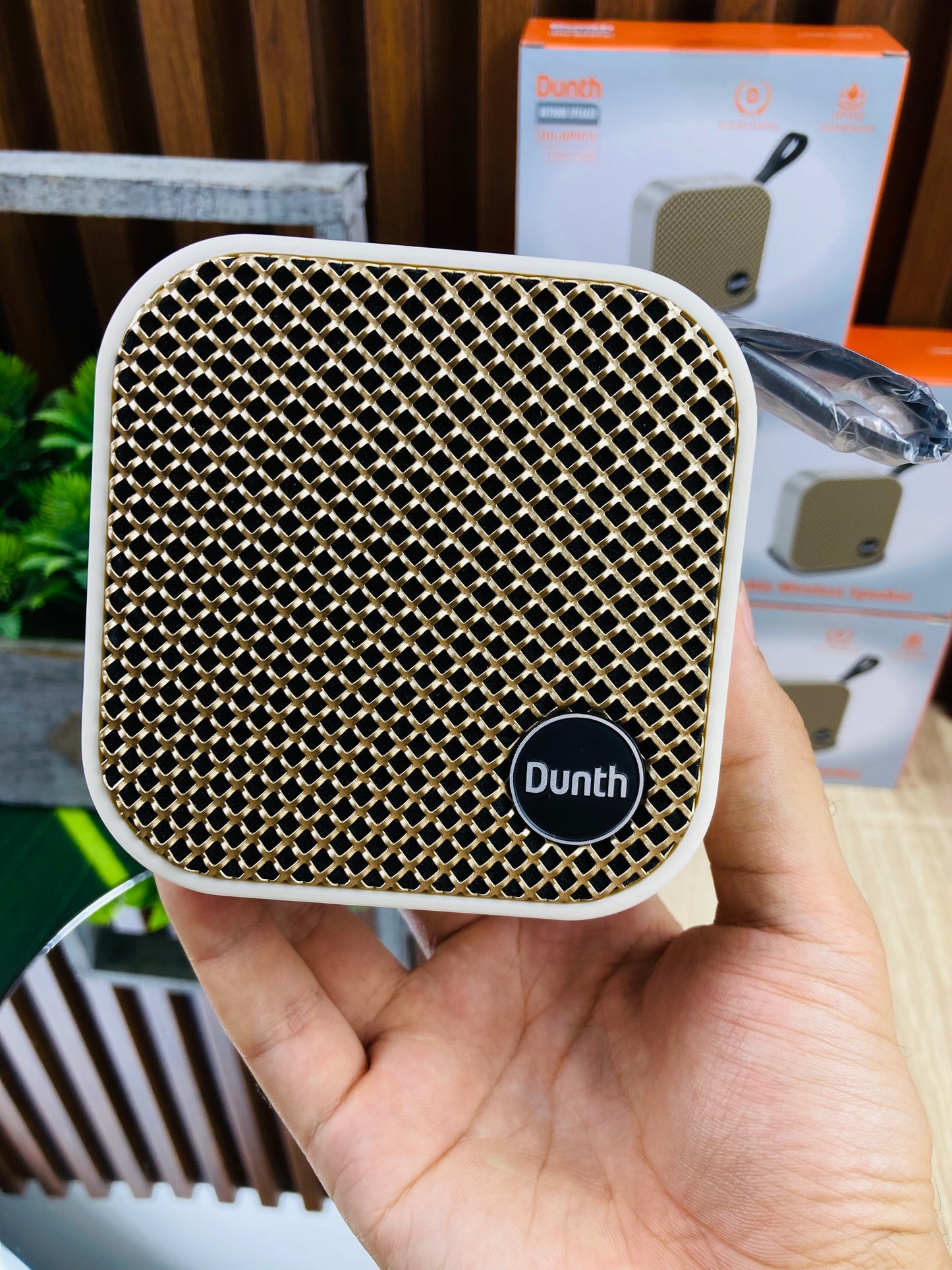 Luxury speaker dunth